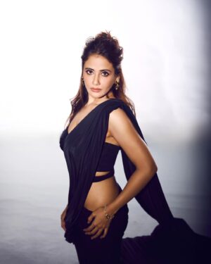 Parul Yadav Instagram - 🖤