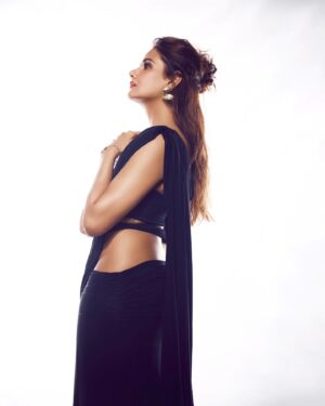 Parul Yadav Instagram - 🖤