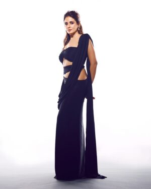 Parul Yadav Instagram - 🖤