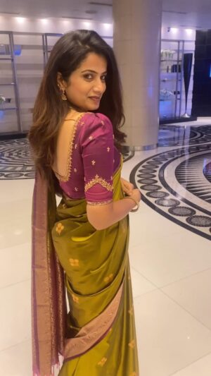 Parvathy Venkitaramanan Instagram - Feeling Green & fabulous 🌱💜

@lakshmiboutique2021 💚

Blouse @ashtag_sewing 💜

@kayal_jewelrystore 💚

Thank you for the video @abishek_baskar._ 💞