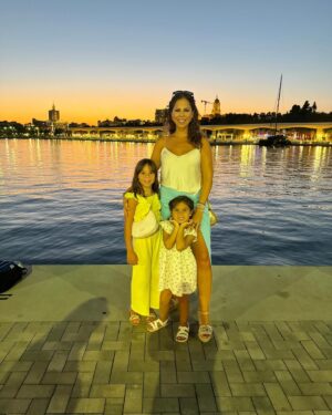 Pastora Soler Instagram - MÁLAGA ES FELICIDAD!!!!! 
🥰🌊☀️⛱️🕶️

Unos días maravillosos con nuestra familia malagueña,con los abuelos, con los amigos, en ese lugar único donde nos sentimos como en casa @achotelmalagapalacio y en esa ciudad que cada vez brilla más!!!!♥️♥️♥️♥️

#Málaga #preferia #familia #felicesloscuatro #agosto #veranodevavaciones 
☀️☀️☀️☀️☀️☀️☀️☀️