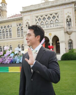 Pataradanai Setsuwan Instagram - เขื่อนขอแสดงความยินดีกับกฏหมายสมรสเท่าเทียมในประเทศไทยวันนี้ สิ่งที่ทุกคนในคอมมิวนิตี้ LGBTQIA  ไทยได้ต่อสู้มาโดยตลอดนั้น ประสบความสำเร็จ ก้าวไปอีกขั้นหนึ่งแล้วครับ

เขื่อนรู้สึกภูมิใจกับคอมมิวนิตี้นี้มาก เพราะสิ่งที่พวกเราต่อสู้อย่างจริงจังมาตลอดได้สำเร็จตามความตั้งใจ โดยเฉพาะอย่างยิ่ง เขื่อนดีใจที่ได้เห็นว่า ความรักของ LGBTQIA  ได้รับการยอมรับภายใต้กฎหมายไทย และนี่คือช่วงเวลาแห่งประวัติศาสตร์ ที่เป็นสัญลักษณ์ของความก้าวหน้า ยุคสมัยใหม่แห่งการยอมรับไม่ใช่เฉพาะคอมมิวนิตี้ LGBTQIA  แต่สำหรับทุกคนในประเทศไทยครับ #สมรสเท่าเทียม 

อย่างไรก็ตาม เขื่อนเชื่อว่าวันนี้เป็นเพียงจุดเริ่มต้นของพวกเราในการสร้างความเท่าเทียมเท่านั้น เขื่อนหวังว่าจะได้เห็นและได้ร่วมสร้างสิ่งใหม่ๆ ที่จะเกิดขึ้นกับคนรุ่นต่อไปพร้อมๆ กับทุกคนครับ

I am so excited at the announcement today of the passing of the Marriage Equality Bill in Thailand. All the hard work of the Thai LGBTQ  community has paid off, and I am so proud of our community and what we have accomplished. It is so beautiful to see that the equality of our love is accepted under the law. This historic moment signifies a new era of inclusivity and acceptance for everyone in Thailand. This is just the beginning of the building of the strength and resilience of our comminity. Together with you all, I look forward to seeing and building the positive impact this will have on future generations. #lovewins