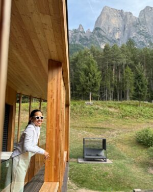 Patcharasri Benjamas Instagram - แดดร้อนให้เอามือบัง แต่ถ้าใจเธอพังให้เอามือมา