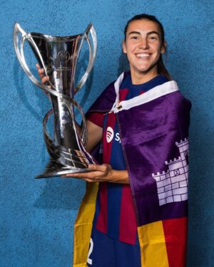 Patri Guijarro Instagram - ¡Qué año histórico! 🏆🏆🏆🏆

Al principio siempre ves muy muy difícil acabar el año cómo lo hemos hecho, pero siempre hemos dicho que nuestro objetivo es ganarlo todo. Y así ha sido. Hemos conseguido ser las mejores en todo. 
Y cuando digo en todo, es en todo, incluso vosotros culers. Una vez más, habéis sido los mejores suporters. Y todo esto es gracias a vosotrxs. 🔥

Termina un año inolvidable. Visca el barça 💙❤️🙌🏼