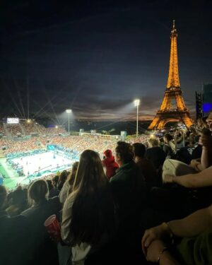 Patrícia Mamona Instagram - Enjoying Paris24 a lil different than the usual 🩵

#paris24 #olympics #athlete #athletics #voley #eiffeltower