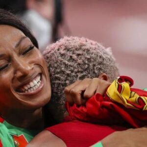 Patrícia Mamona Instagram - Jogos Olímpicos, lugar de momentos inesquecíveis e inspiradores 🥹. Desde as vitórias memoráveis até aos esforços heróicos, cada edição é marcada por histórias únicas que ficam gravadas na historia do desporto. Esses momentos são frutos do espírito desportivo, da dedicação, da disciplina e da superação pessoal. 💪🏽
Este ano, infelizmente, não poderei participar. Contudo, vejo os nossos atletas a caminho de realizar os seus sonhos e de elevar o nome de Portugal no maior evento desportivo internacional. Desejo a toda a comitiva portuguesa muita sorte e sucesso. Que possam competir com determinação, honra e orgulho, sabendo que têm o apoio de toda a nação. 
Força, Portugal! 💚💛❤️ 🇵🇹