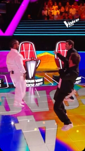 Patrick Fiori Instagram - Quand les coachs s’affrontent dans une battle de danse 🔥🕺🔥

Avec un déhanché de @nikosaliagas en bonus ! 🤩

✌️𝙏𝙝𝙚 𝙑𝙤𝙞𝙘𝙚 𝙆𝙞𝙙𝙨, le 17 août sur TF1 et TF1 