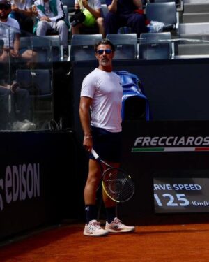 Patrick Mouratoglou Instagram - Every day you have the opportunity to make a difference. Make every day worth. @holgerrune @internazionalibnlditalia #tennis #tennislife #tenniscoach #holgerrune
