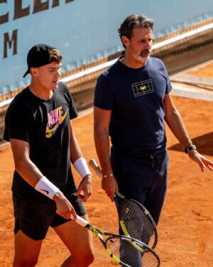 Patrick Mouratoglou Instagram - Holger and I have decided to part ways. This decision was reached mutually, as we believe Holger would benefit from a different approach in his setup right now . 

He is an exceptional player with immense potential and a strong character. It has been a privilege to work with him, and I have no doubt that he will continue to achieve great success in his career. I will remain his biggest supporter.

The Mouratoglou team remains fully operational and committed to help him grow.

Wishing Holger all the best in his future endeavors.

#tennis #holgerrune