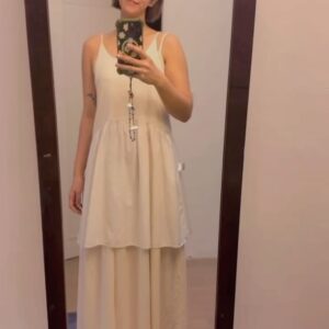 Patty Pei-Yu Lee Instagram - —
頭髮剪短了，清爽。
傍晚在工作室前澆花。

許久不見的鄰居友人：「吼，是仙女喔！」 ☺️ 
聽得我內心暗爽沾沾自喜。
一進門看的鏡子裡的我⋯⋯才發現⋯⋯

整件衣服裡外反著穿，剛剛還去工作呢😊
有仙女是這樣的嗎😊

#我的八月一日
#是都在幹嘛