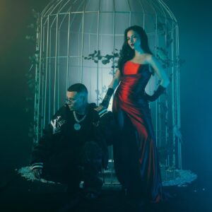 Paty Cantú Instagram - “El Reloj Del Corazón” con @patycantu ya disponible 🕰️❤️‍🔥

Todos a escucharla y dejar su frase favorita raza!🙌

@richvagosent
