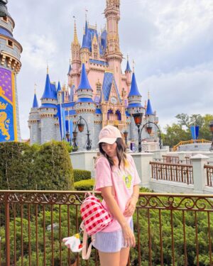 Paty Leda Instagram - it was a magical day ✨

que viagem especial, e ainda tivemos todo o auxílio na compra dos ingressos da disney e agendamento das atrações com a @gioconcierge 🛐 inclusive, a indicação & reserva do restaurante do Toy Story foi a Gio que fez e virou meu lugar favorito, fica a dica pra sua próxima viagem pra Orlando 🫶🏻✈️