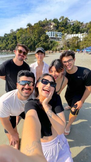 Paty Leda Instagram - WAKE UP, TOMORROW IS NOW!!! ☀️🫵🏻💅🍀

@joejonas @jonasbrothers @cupofjoe @jonasbrothersbr @jonasbrasil_ #joejonas #workitout