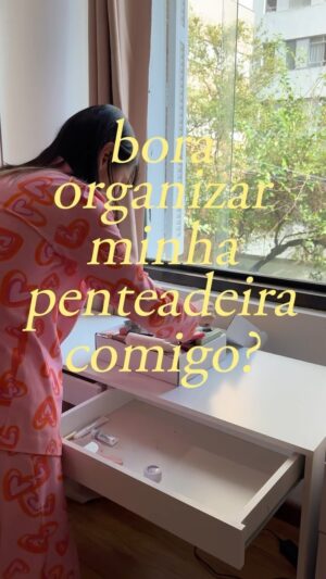 Paty Leda Instagram - será que finalmente essa virginiana vai ter paz nessa penteadeira? 🥵 

#organização #penteadeira #maquiagem
