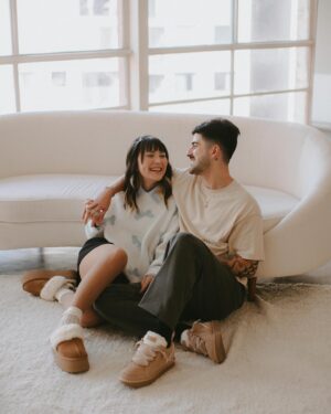 Paty Leda Instagram - são 11 anos juntos em uma jornada marcada de muito amor, companheirismo, conquistas, desafios & sempre encontrando conforto um no outro ❤️

todo dia celebrando o amor um do lado do outro, feliz dia dos namorados <3 @uggbr