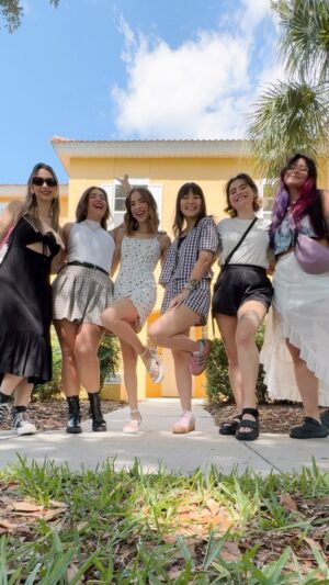 Paty Leda Instagram - Orlando, chegamos!
A despedida de solteira no lugar mais mágico do mundo começouuuuu✨👰🏼‍♀️🫶🏻