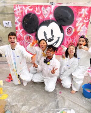 Paty Leda Instagram - VEM AÍ ART ATTACK: MODO DESAFIO NO @disneyplusbr!!! 😱🎨😭🖌️💖 tá mais perto do que a gente imagina, não consigo acreditar 🥹🫶🏻
