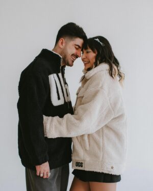 Paty Leda Instagram - são 11 anos juntos em uma jornada marcada de muito amor, companheirismo, conquistas, desafios & sempre encontrando conforto um no outro ❤️

todo dia celebrando o amor um do lado do outro, feliz dia dos namorados <3 @uggbr