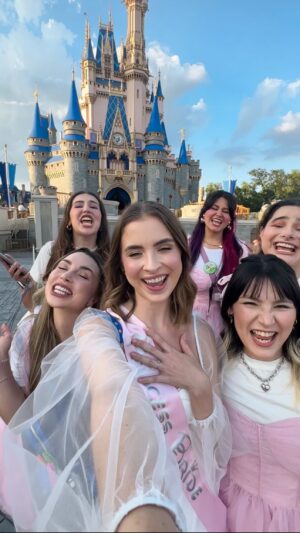 Paty Leda Instagram - encerrando com chave de ouro: nossa última trend a viagem 🩷🥹✈️ quem gostou de acompanhar essa girls trip?