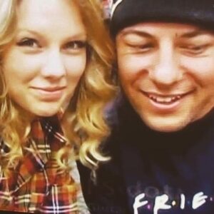 Paul Sidoti Instagram - Happy Birthday Tay! I can’t believe I’ve known you half your life now.. I knew all those years ago how incredibly special and talented you are.. So proud of all you’ve accomplished.. Very proud to always be by your side on that magical stage.. Enjoy your special day @taylorswift !! 🎂🎉🎁❤️
