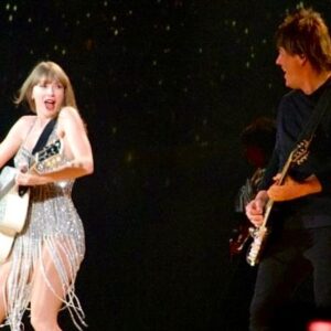 Paul Sidoti Instagram - Night #3 Sydney.. Beautiful outside cannot wait to play two more shows here! @taylorswift #theerastour 🐨🦘🎸❤️