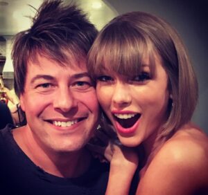 Paul Sidoti Instagram - Happy Birthday Tay! I can’t believe I’ve known you half your life now.. I knew all those years ago how incredibly special and talented you are.. So proud of all you’ve accomplished.. Very proud to always be by your side on that magical stage.. Enjoy your special day @taylorswift !! 🎂🎉🎁❤️