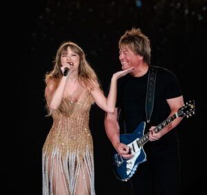 Paul Sidoti Instagram - Happy Birthday Tay! I can’t believe I’ve known you half your life now.. I knew all those years ago how incredibly special and talented you are.. So proud of all you’ve accomplished.. Very proud to always be by your side on that magical stage.. Enjoy your special day @taylorswift !! 🎂🎉🎁❤️