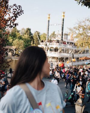 Paul Tellefsen Instagram - I’ve dreamed of going to @Disneyland with @nicatellefsen since we met. I’m so thankful that @AnaheimMarriott had a little bit of magic to make our dreams come true!
#AnaheimMarriott #TravelMakesUs