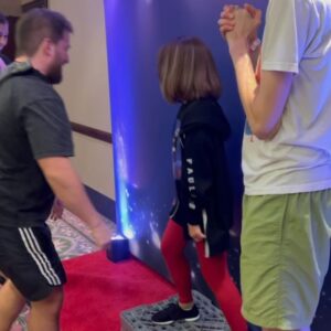Paula Abdul Instagram - Life on the road 🫶🏼 #MagicSummerTour 
1. 10 shows to go!
2. Every show has been either triple digit degree weather or pouring rain - no in between ☀️☔️ 
3. Hershey, I think I bought enough candy for my whole tour crew to last us an entire year 😂🍫
4. Trying not to take every puppy at every venue home with us 🐶
5. @huntandfish treated us while in NYC 🔪
6. Another new backup dancer that’s getting ready to join us onstage 😉 Love you @joeymcintyre 💋
7. The sweetest treat in Jersey 🍪
8. What you don’t see in my M&G photos…
9. I just love these people 🥰
10. 🍦🍦🍦