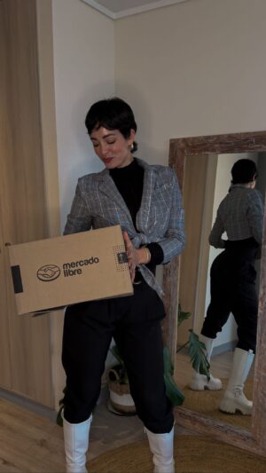 Paula Bolatti Instagram - Encontré estas increíbles cajitas organizadoras en @mercadolibre.cl que me ayudaron con mi desorden del clóset y además pude apoyar a una pyme 🤩 Con Mercado Libre puedes mover el país con un solo botón 🇨🇱❤
#publicidad