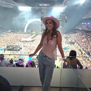 Paula Echevarría Instagram - Te pasaste el juego Carolina! 🧜‍♀️🌈🦄💖🌞

Gracias @livenationesp!!! 
@karolg