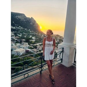 Paula Echevarría Instagram - 𝑪𝒂𝒑𝒓𝒊 🇮🇹

(Ya son las últimas que pongo del viaje, lo prometo 🙋🏻‍♀️😅..)

(Vestido etiquetado)