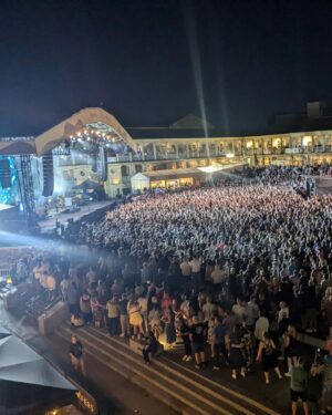 Paula Lane Instagram - What a night! #liveatthepiecehall
What a life ✌️

@officialtheincident 
@thepiecehall
@themightyi
@rhodesmedia 
@andrewcushin 

@sirtomshaw ❤️