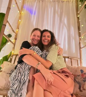 Paula Lobo Antunes Instagram - Yes She Is!!! 
So Golden ☀️
Que sorte que tenho de ter este Ser incrível na minha Vida!!!! 🙌🏻 
Inspiras me ❤️