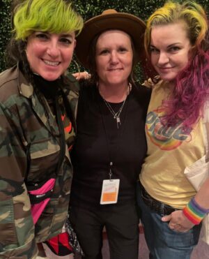 Pauley Perrette Instagram - OMG FINALLY!
Last night  @indigogirlsmusic 
FINALLY got to come back and make the world a better place!
Me and @sulli.sullivan & @johnny99la & @kirstenvangsness 
SO HAPPY!

THANK YOU @amyraymusic AND @emilysaliers for giving me a lifetime of love and music.
Since the early days back in GA. 
Y’all are and will always be the best, LOVE YOU!
And hey nice to be a new fan of opening act @garrisonstarr !
And see my awesome pal @bitchmusic 
And the band and and and…
Swipe right for the night!

1-me @sulli.sullivan @johnny99la 
2- @kirstenvangsness & me 
3- @bitchmusic me @amyraymusic 
4- @kirstenvangsness @emilysaliers me
5- @kirstenvangsness @brady_blade me  #ScienceSandwich 
6- @lyrishung me
7- @bitchmusic @garrisonstarr me
8- picks 10 years apart
9- part of my collection:)
10- @kirstenvangsness and me LOVE LOVE LOVE!
