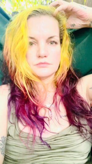 Pauley Perrette Instagram - Please watch…
BEWARE. For REAL. 
So many people are impersonating me and it sux. 
I am NOT on facebook.
I do NOT have ANY OTHER IG accounts.
I am on cameo.
I am so sorry that this is happening to so many of you.
From just communicating with a “Fake Pauley” to those who have been scammed out of money by a 
“Fake Pauley”. 
It’s AWFUL.
Dawn, I’m sorry, It was never me you were talking to.