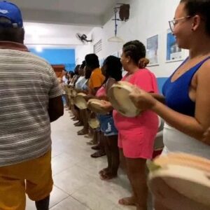 Paulo Costa Lima Instagram - Venha pro ensaio da Marujada de Saubara...

Posted @withregram • @marujadasaubara Oficina de Contrapartida do XI Encontro de Cheganças Marujadas Lutas entre Mouros e Cristãos da Bahia⚓️🩵
