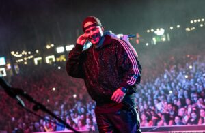 Paulo Vintém Instagram - Este post é para vocês que não arredam pé e cantam as nossas músicas do início ao fim, para todos os que levantaram a mão por ser a primeira vez que viram D’ZRT ao vivo, para aqueles que queriam vir e não poderem! Vocês foram os artistas desta noite!! Que noite incrível 🔥🤘

@meomaresvivas 🫶🔥

📷 @marta.takes.photos