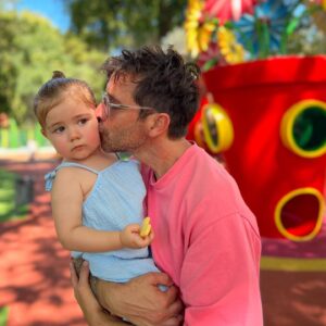 Paulo Vintém Instagram - As saudades que eu tinha de a apertar.❤️
AMOR 🙌