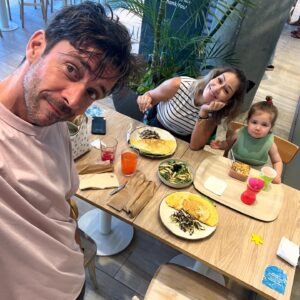 Paulo Vintém Instagram - Que dia bom!!! ❤️❤️❤️
Dois anos da coisa mais importante do Mundo. 😊🙌