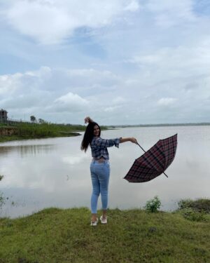 Pavani Gangireddy Instagram - A day well spent.. monsoon picnics are the best.. #picnic #simplejoys #family #nature #monsoons