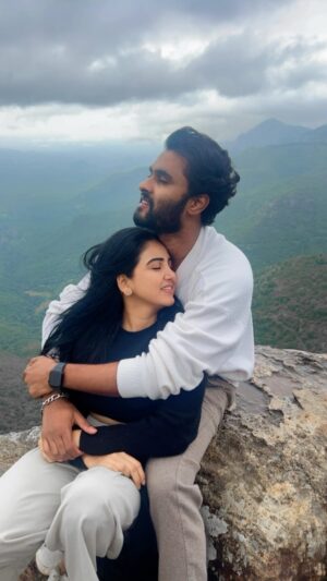 Pavani Reddy Instagram - Unnakkul naan 😍😍