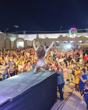 Pavel Arámbula Instagram - Santiago Ixcuintla, Nayarit show 2023 #pavelarambula #show #transformista #conciertoshow #makeup #vestiario 🤩🎵🎤🎹🎶🤩🎵🎤🎹🎶🤩🎵🎤🎹🎶