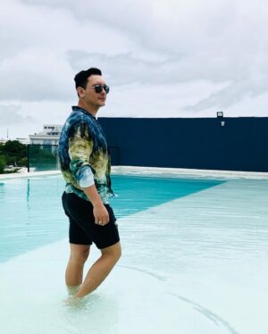 Pavel Arámbula Instagram - Regresare a Playa del Carmen! A disfrutar de unas ricas Vacaciones. 🤩🎵🎶🙏🎉
#pavelarambula #playadelcarmen #transformacion #arte #musica #imitador #show #escenario #afortunado