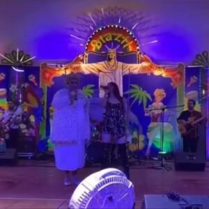 Pavel Arámbula Instagram - Mi Paquirris!!! Cantando el consejo #ticul #carnavalticul2023 #pavelarambula #show #parodia 🎤🎶🎵🎤🎊🎉🤩🎶🎵🎤🎊🎉🤩🎶🎵🎤🎊🎉🤩