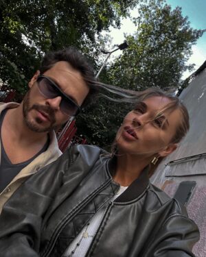 Pavel Derevyanko Instagram - Погуляли в районе старой Хитровки. Какой же у нас красивый район 🤓 Любите эти места?  @zoi.futs