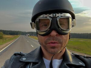 Pavel Derevyanko Instagram - Easy rider🚜