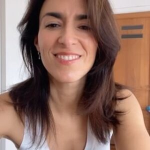 Paz Bascuñan Instagram - Hola!!! Hoy en #cuentocorto
¿Cuánto y cómo duermes ? 
 Cuéntame que te leo❤️

#insomnio  #reparar #sanar #cuidar #limpiar #sueñorem @radiolaclave @jennycavallooficial @loretoaravena