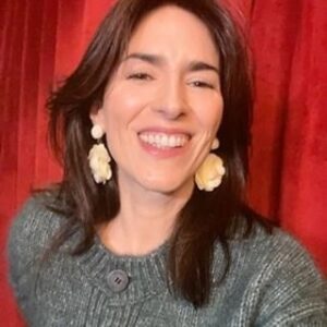 Paz Bascuñan Instagram - Pregunta del día en #cuentocorto @radiolaclave 
Te Leo ❤️