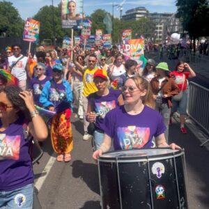 Pearl Mackie Instagram - HAPPY PRIDE EVERYONE!! 🏳️‍🌈🏳️‍⚧️🏳️‍🌈🏳️‍⚧️🏳️‍🌈🏳️‍⚧️🏳️‍🌈🏳️‍⚧️

Eternally proud to march in the @prideldn parade with @divamagazine celebrating 30 years of their amazing publication, eternally proud to be on the @guardian Pride Power list 2024 - thank you @diversityriley! Proud of my amazing WIFE and proud of our dynamic, resilient and incredible community! Thank you @sambasisterscollective for bringing the vibessssssss! 

#transyouthareloved #protecttranskids #loveislove #pride #happy #queer #proud